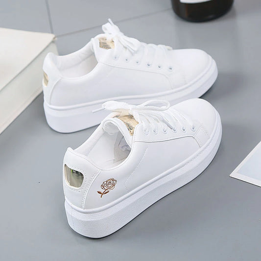 Chaussures décontractées en cuir PU pour femmes, nouvelles chaussures femme 2025, baskets blanches mode brodées, respirantes, à fleurs, à lacets, baskets pour femmes