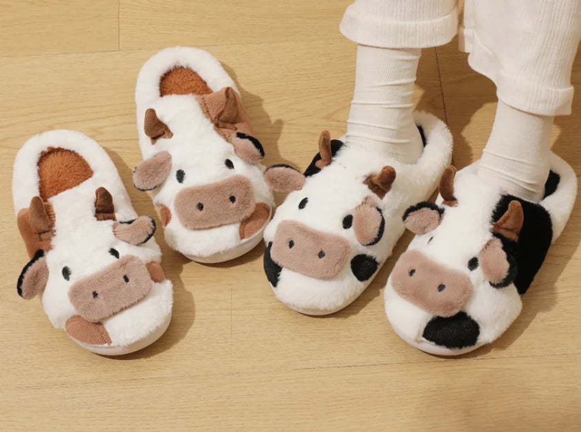 Chaussons d’intérieur d’hiver pour couples, chauds et en peluche, style neutre avec motif vache cartoon, antidérapants, confortables, en coton, pour hommes et femmes