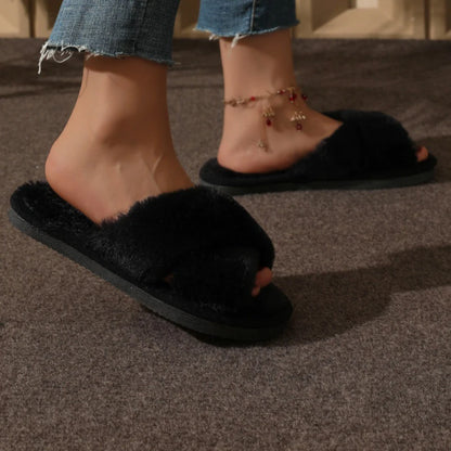 Pantoufles croisées chaudes, moelleuses et duveteuses pour femmes, légères, à talons plats, sandales en fourrure pour femme, automne-hiver, à bout ouvert, antidérapantes, chaussures d’intérieur pour la maison et le s