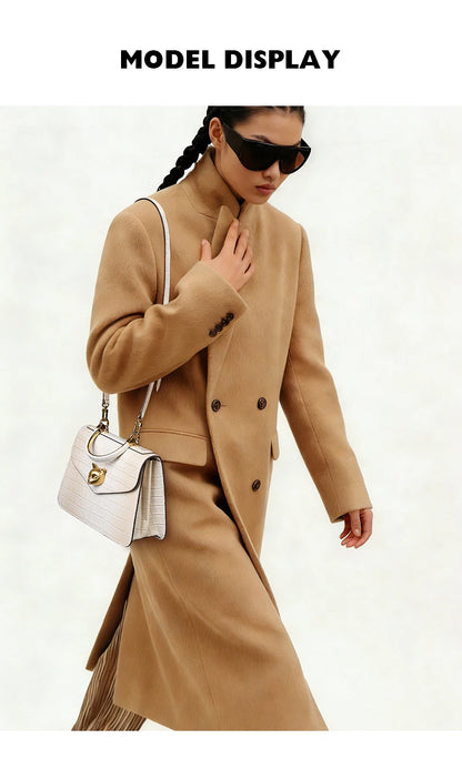 Le sac à main en cuir véritable BAFELLI au motif crocodile tendance est doté d’une bandoulière amovible en cuir de vache, adaptée au port à la main.