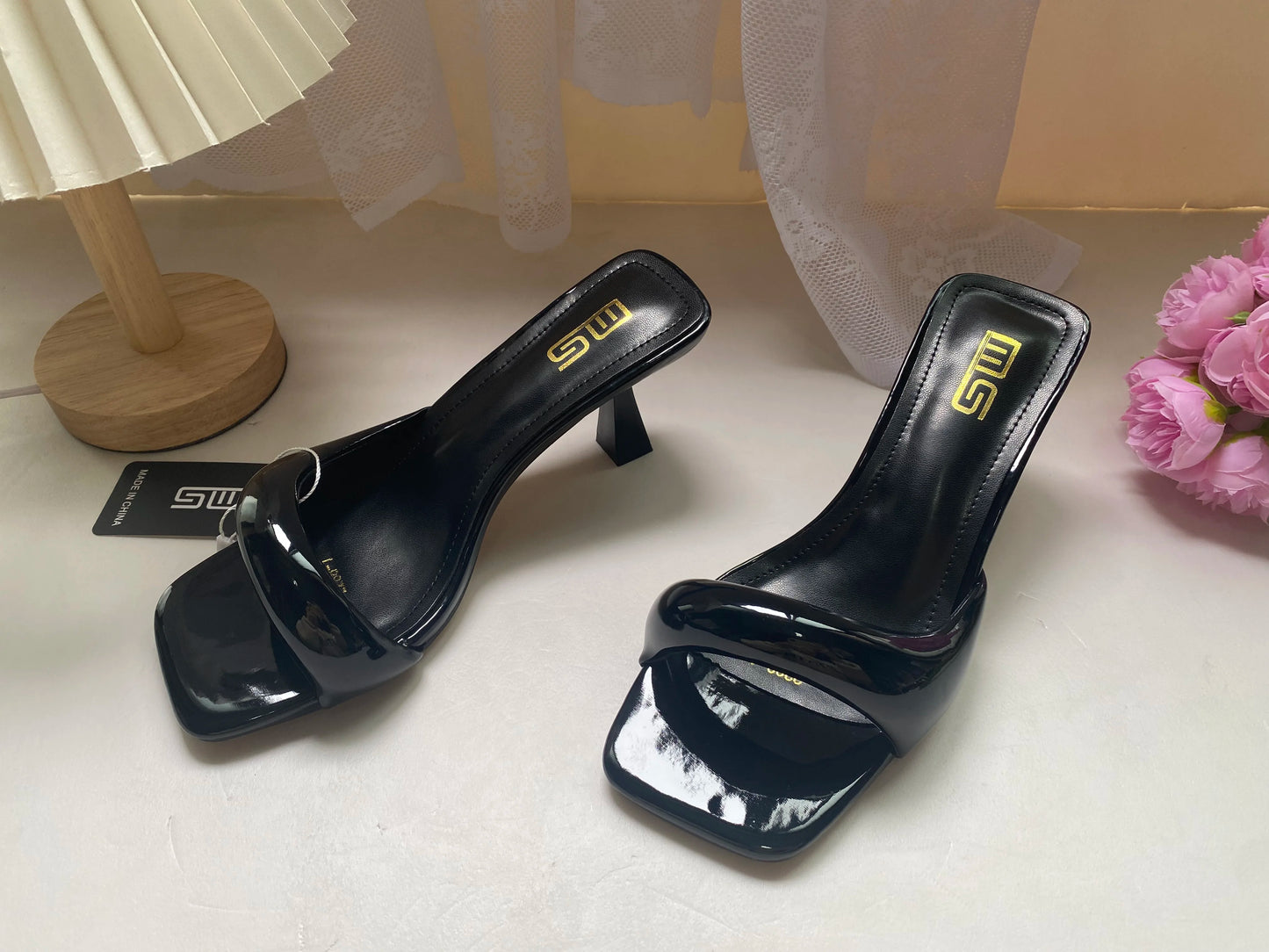 Nouvelles pantoufles pour femmes, sexy, en cuir, à bride arrière, talons aiguilles style romain, élégantes, talon original, bout carré, satinées, à enfiler, chaussures femme Zapatillas