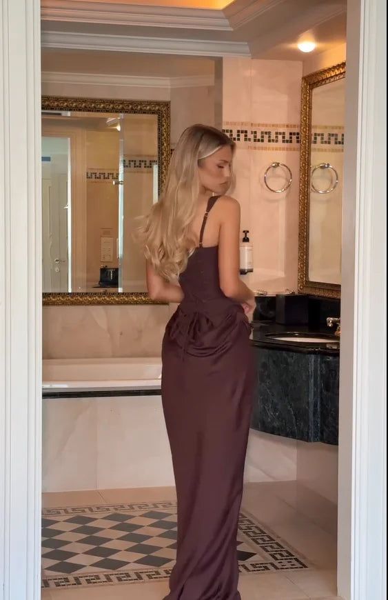 Robe à bretelles plissée unie pour femme col carré sans manches épaules dénudées cintrée à la taille effet amincissant robe de soirée et de fête pour femme 2025