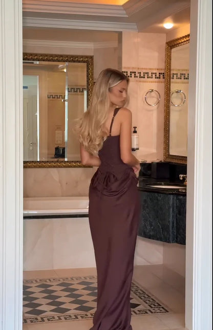 Robe à bretelles plissée unie pour femme col carré sans manches épaules dénudées cintrée à la taille effet amincissant robe de soirée et de fête pour femme 2025