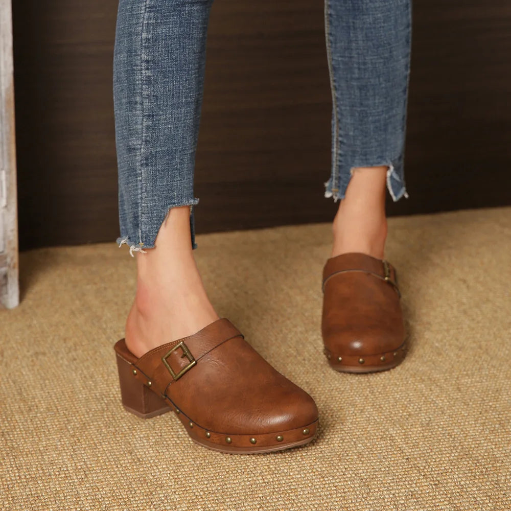 Mules à rivets pour femmes, boucle de ceinture, sandales à bout rond fermé, talons hauts épais, chaussures en cuir pour femme, rétro et décontractées