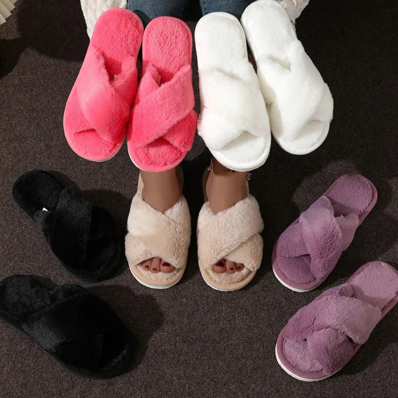Pantoufles croisées chaudes, moelleuses et duveteuses pour femmes, légères, à talons plats, sandales en fourrure pour femme, automne-hiver, à bout ouvert, antidérapantes, chaussures d’intérieur pour la maison et le s