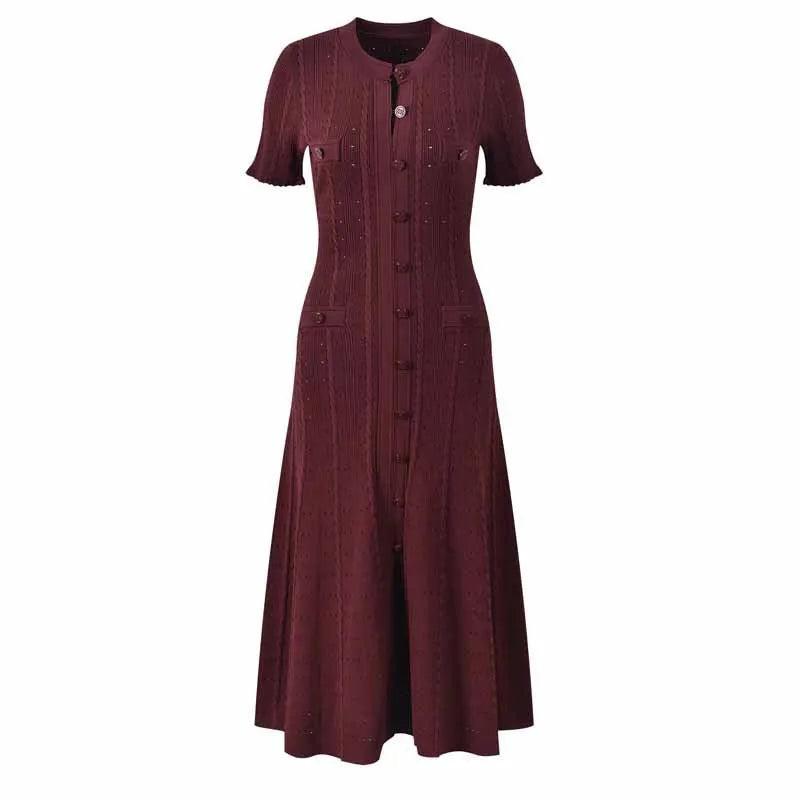Robe longue élégante en tricot français ajouré, à fils, à simple boutonnage, coupe slim, style vintage à torsades, à boutons, à manches courtes à volants