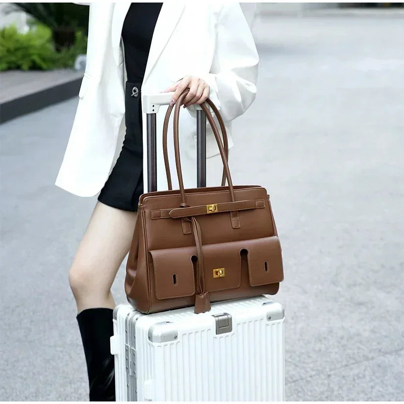 Sac fourre-tout Designer Wings en cuir véritable, sac à bandoulière pour femme de grande capacité pour les trajets quotidiens, sac à main polyvalent de style locomotive luxueux