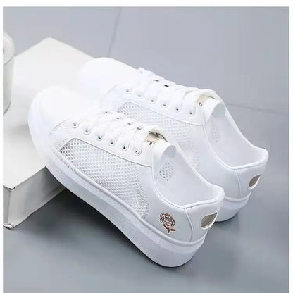 Chaussures décontractées en cuir PU pour femmes, nouvelles chaussures femme 2025, baskets blanches mode brodées, respirantes, à fleurs, à lacets, baskets pour femmes