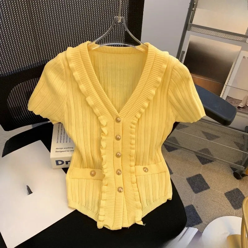 T-shirt tricoté pour femmes uni à volants printemps été col en V élégant vêtements pour femmes à simple boutonnage t-shirts adorables