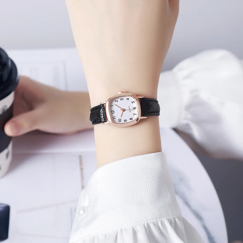 Montre pour femme tendance avec petits chiffres arabes, montre à quartz avec bracelet en cuir



Style : Luxe

Étanchéité : 3 Bar

Poids : 60 g