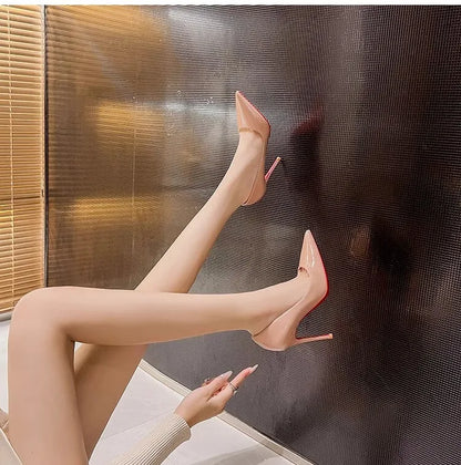 Chaussures pour femme tendance 2026 de luxe à semelles rouges, talons hauts, escarpins à bout pointu et talons aiguilles de 12 cm, confortables pour soirées, robes de cérémonie et mariages.