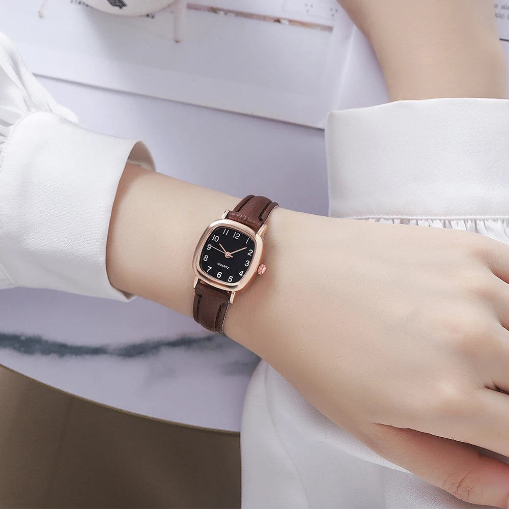 Montre pour femme tendance avec petits chiffres arabes, montre à quartz avec bracelet en cuir



Style : Luxe

Étanchéité : 3 Bar

Poids : 60 g