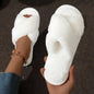 Pantoufles croisées chaudes, moelleuses et duveteuses pour femmes, légères, à talons plats, sandales en fourrure pour femme, automne-hiver, à bout ouvert, antidérapantes, chaussures d’intérieur pour la maison et le s