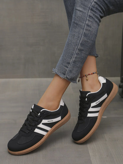 Baskets d'automne pour femmes à couleurs mélangées, mode à empiècements, chaussures vulcanisées à talon plat, chaussures décontractées en cuir PU antidérapantes à lacets pour femmes