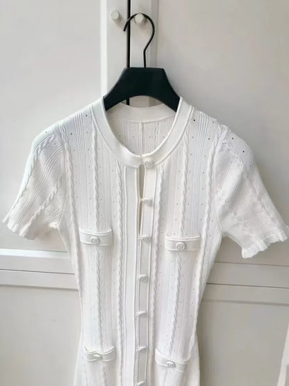 Robe longue élégante en tricot français ajouré, à fils, à simple boutonnage, coupe slim, style vintage à torsades, à boutons, à manches courtes à volants