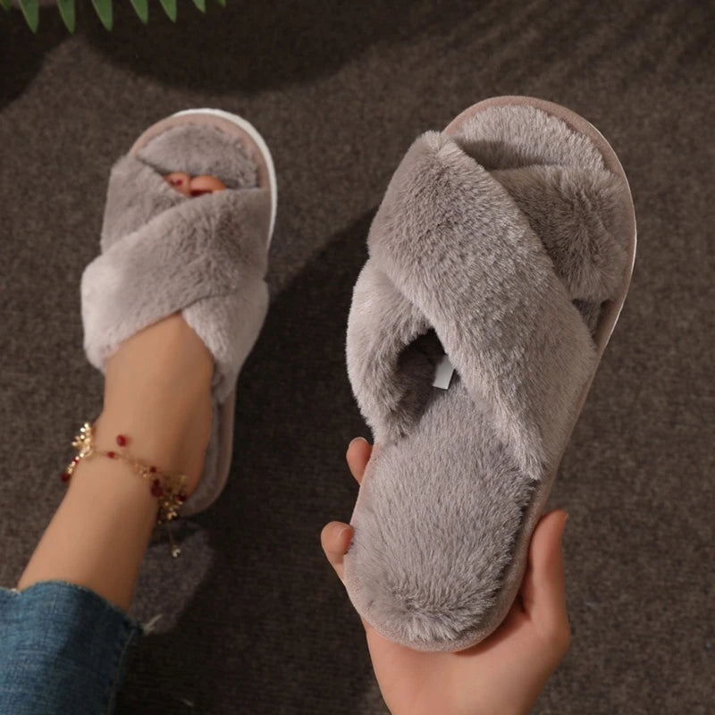 Pantoufles croisées chaudes, moelleuses et duveteuses pour femmes, légères, à talons plats, sandales en fourrure pour femme, automne-hiver, à bout ouvert, antidérapantes, chaussures d’intérieur pour la maison et le s