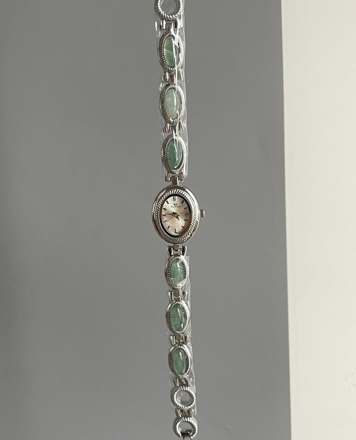 Montres de luxe haut de gamme pour femme, élégante montre-bracelet en quartz avec bijoux verts en jade, cadeau pour femme, montre habillée tendance pour dame